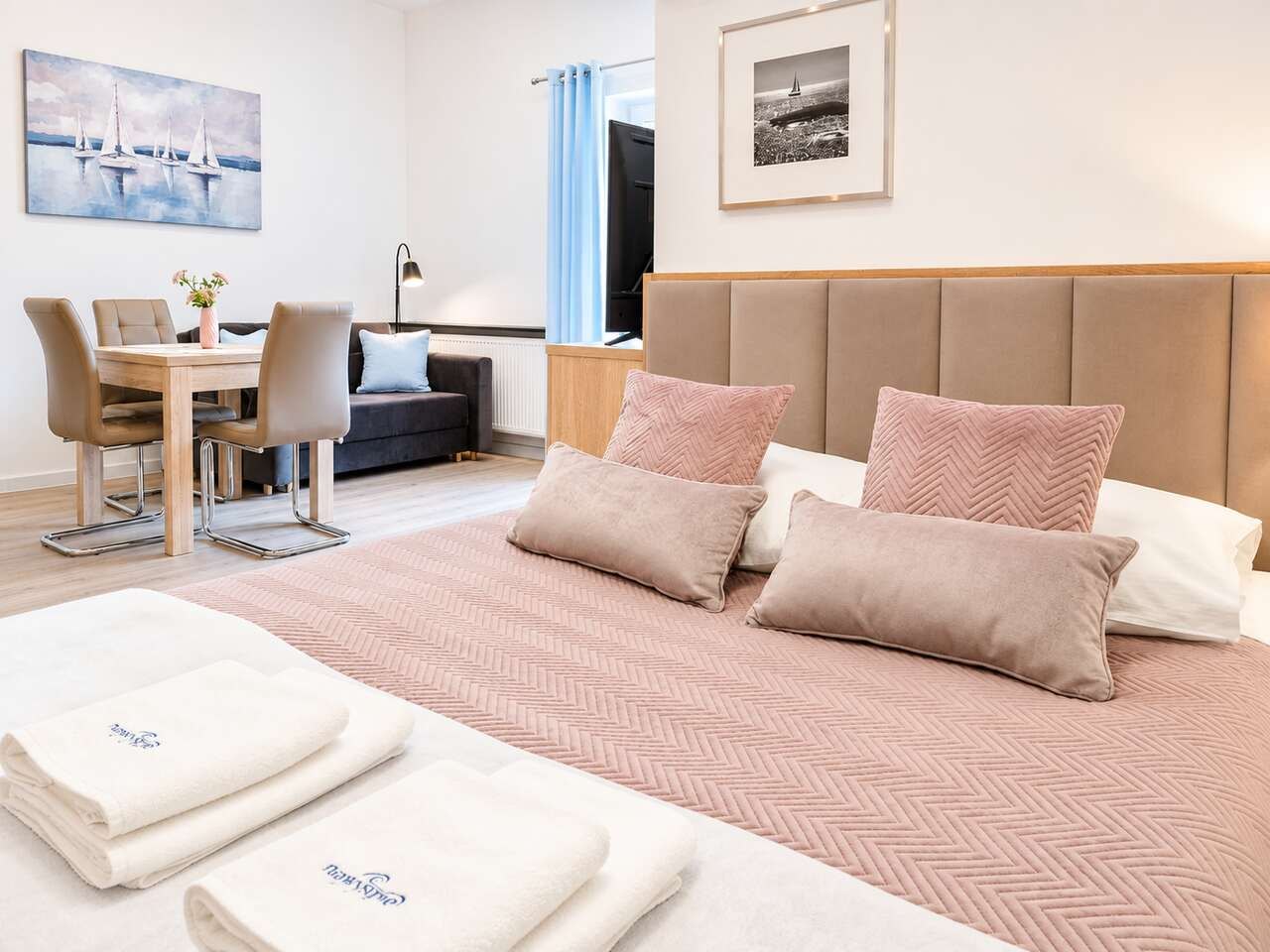Apartament 54 – część sypialna i jadalnia
