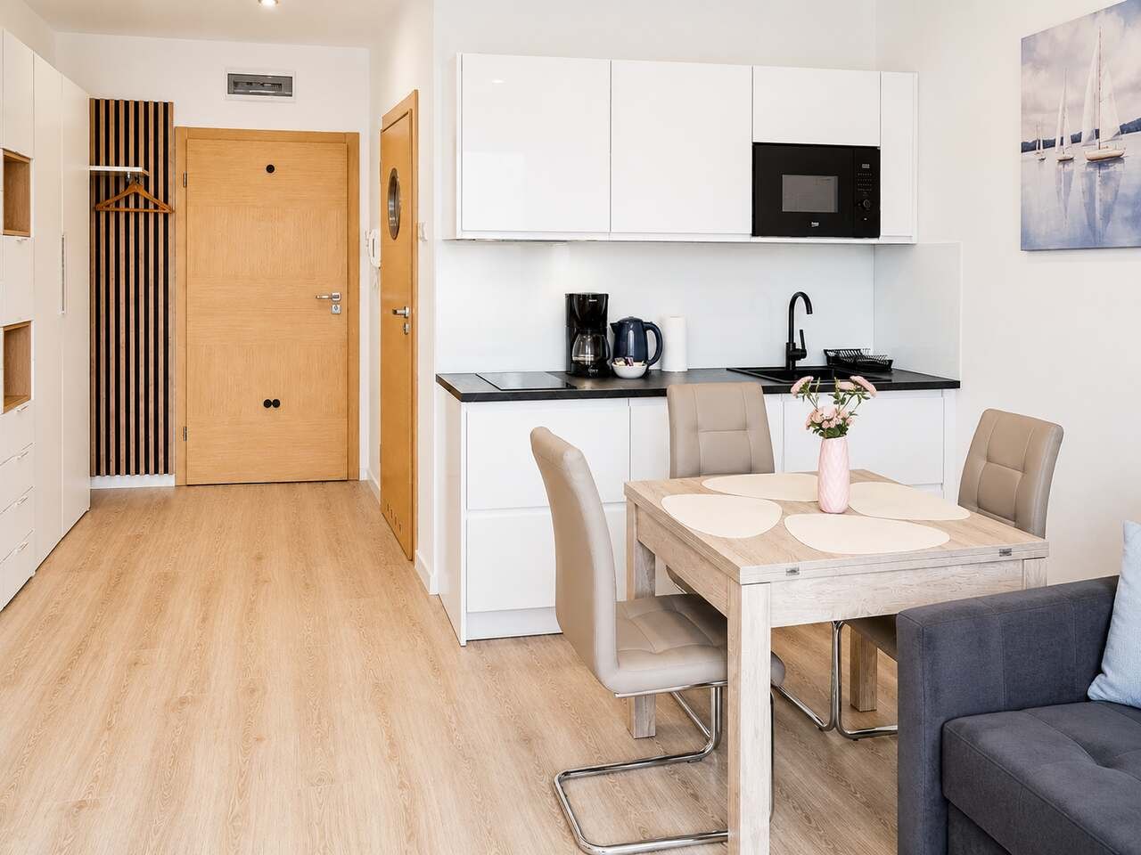 Apartament 54 – aneks kuchenny z jadalnią