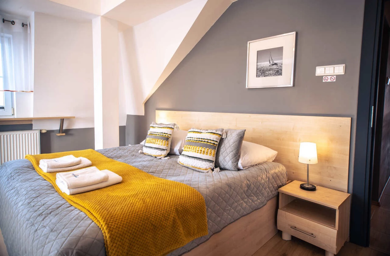Apartament Trzy Korony Swinoujscie 53 – sypialnia z lozkiem