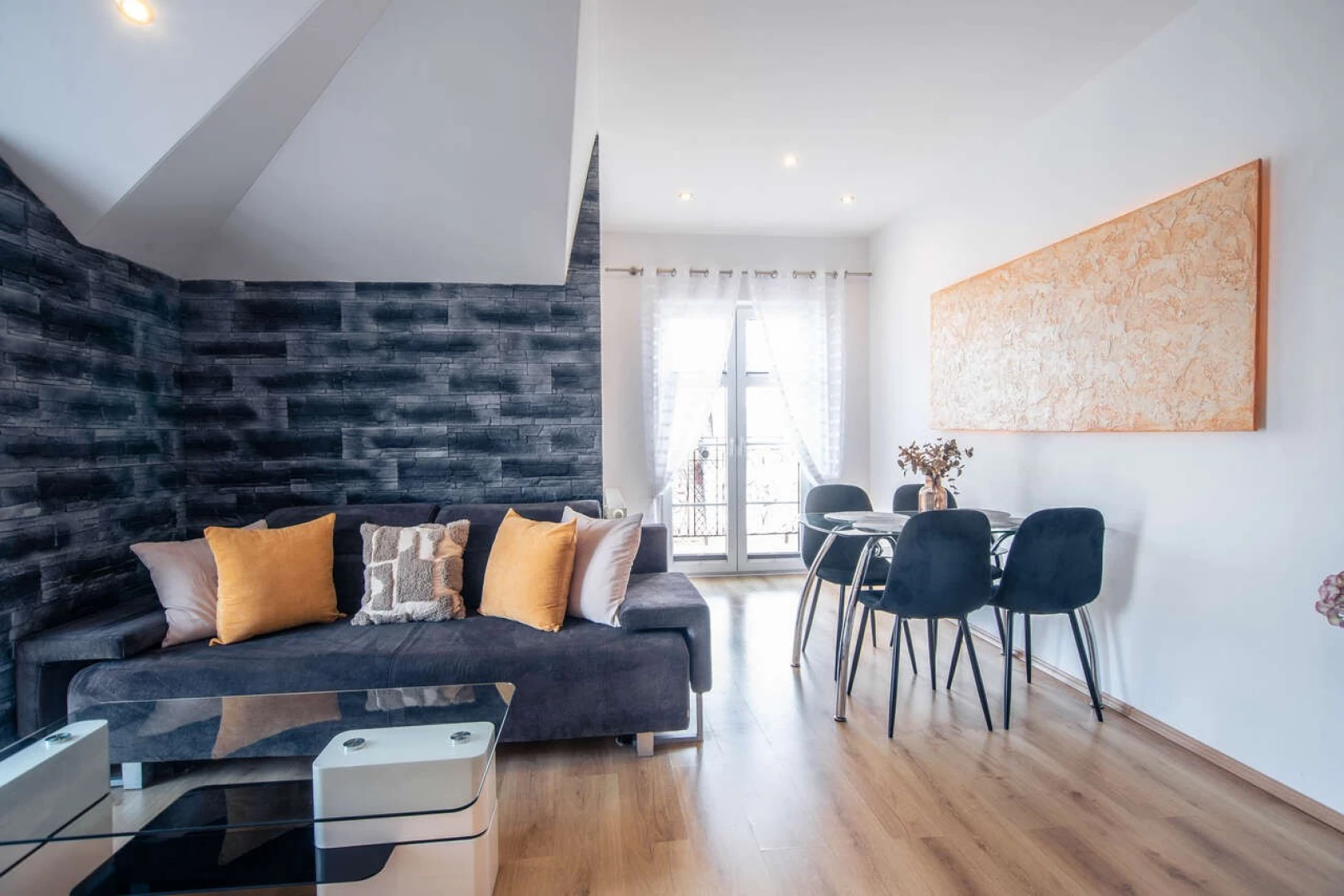 Apartament Trzy Korony Swinoujscie 53 – salon z jadalnia